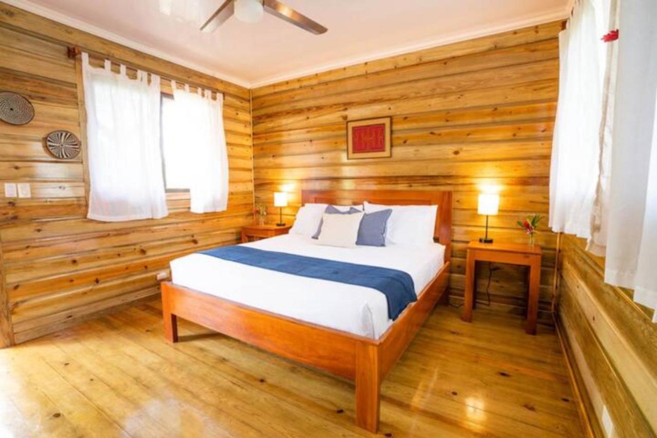 Bed and Breakfast Casa Marlin Bocas del Toro Exterior foto