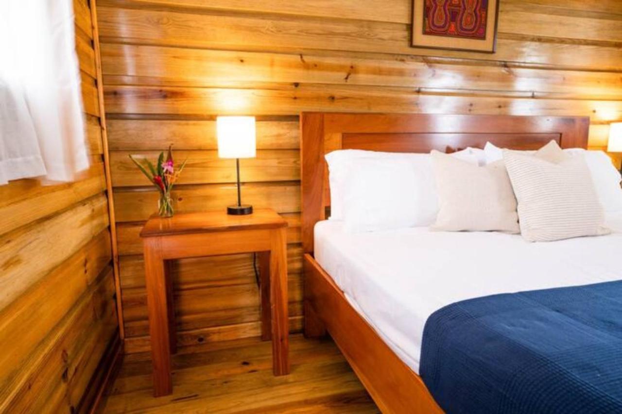 Bed and Breakfast Casa Marlin Bocas del Toro Exterior foto